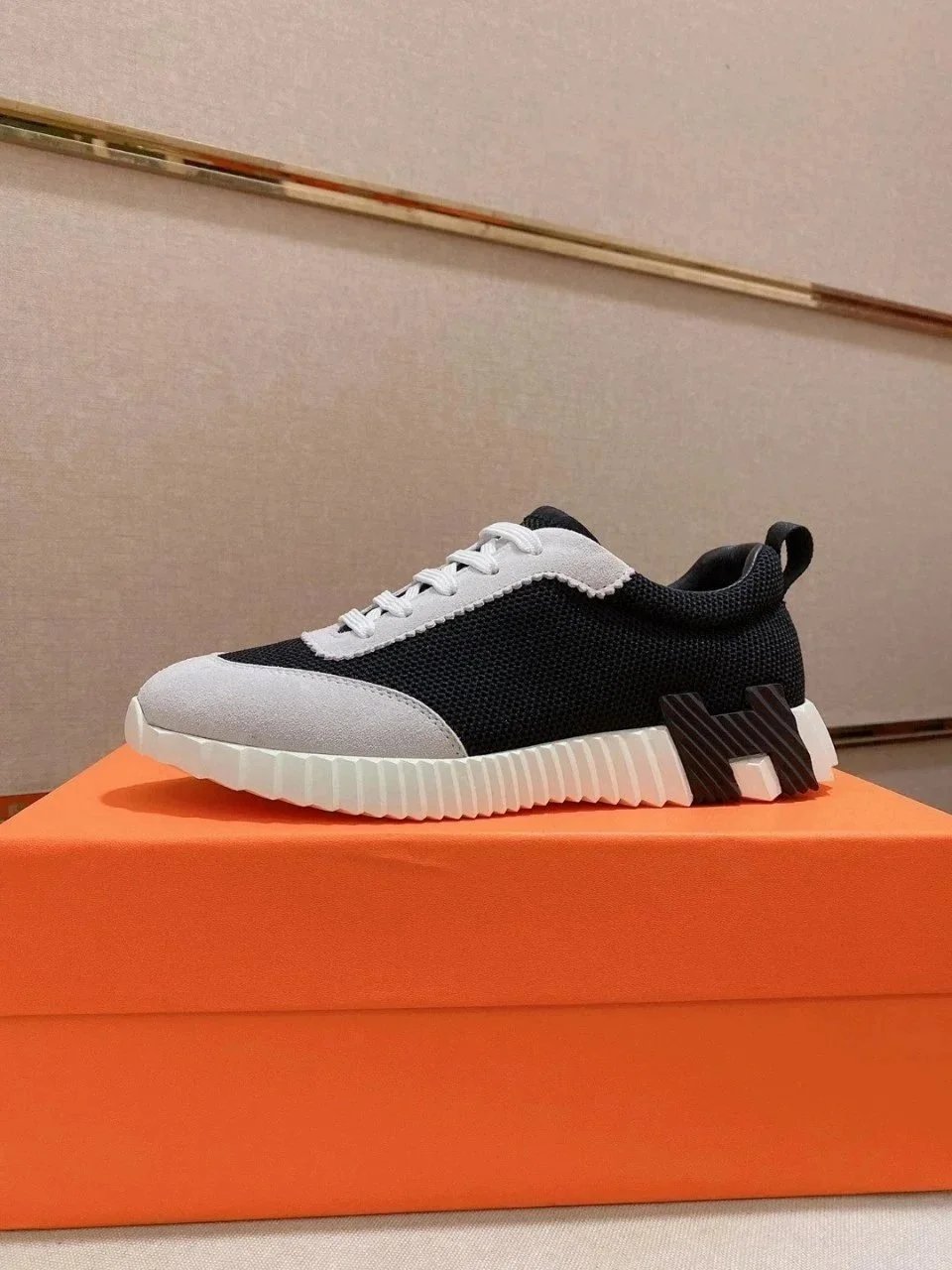 黑色 白面 黑字